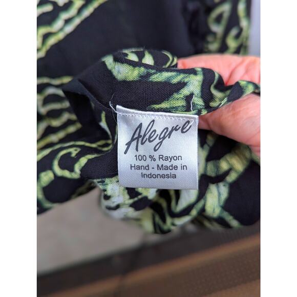 Alegre Batik Wrap/SarongHandmade Indonesia 45"x66" 100% rayon Black white green - Picture 3 of 8